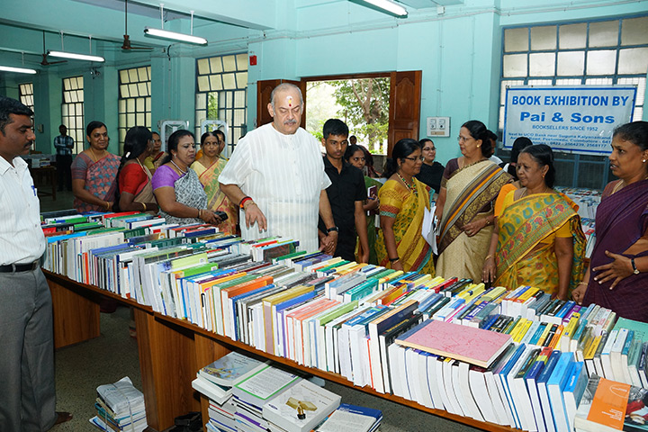 Library Book exhibition 21-22 01 2016